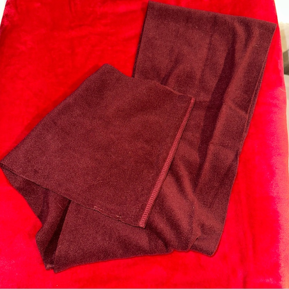 Felt Maroon Scarf - Picture 4 of 5